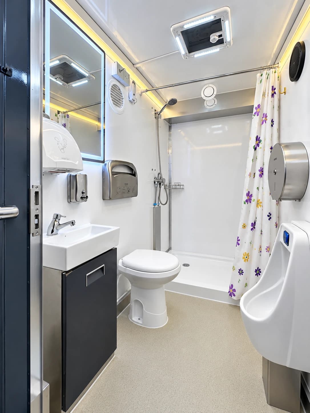 Luxury shower restroom trailer shower stall