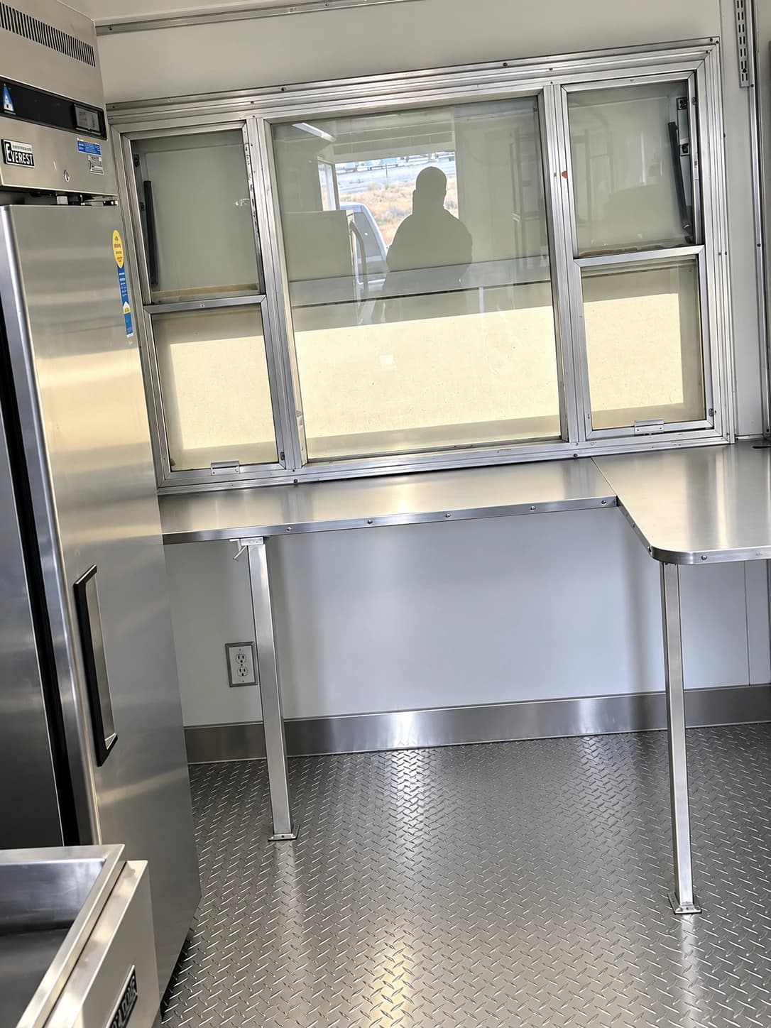 Kitchen trailer preparation counter and washing area