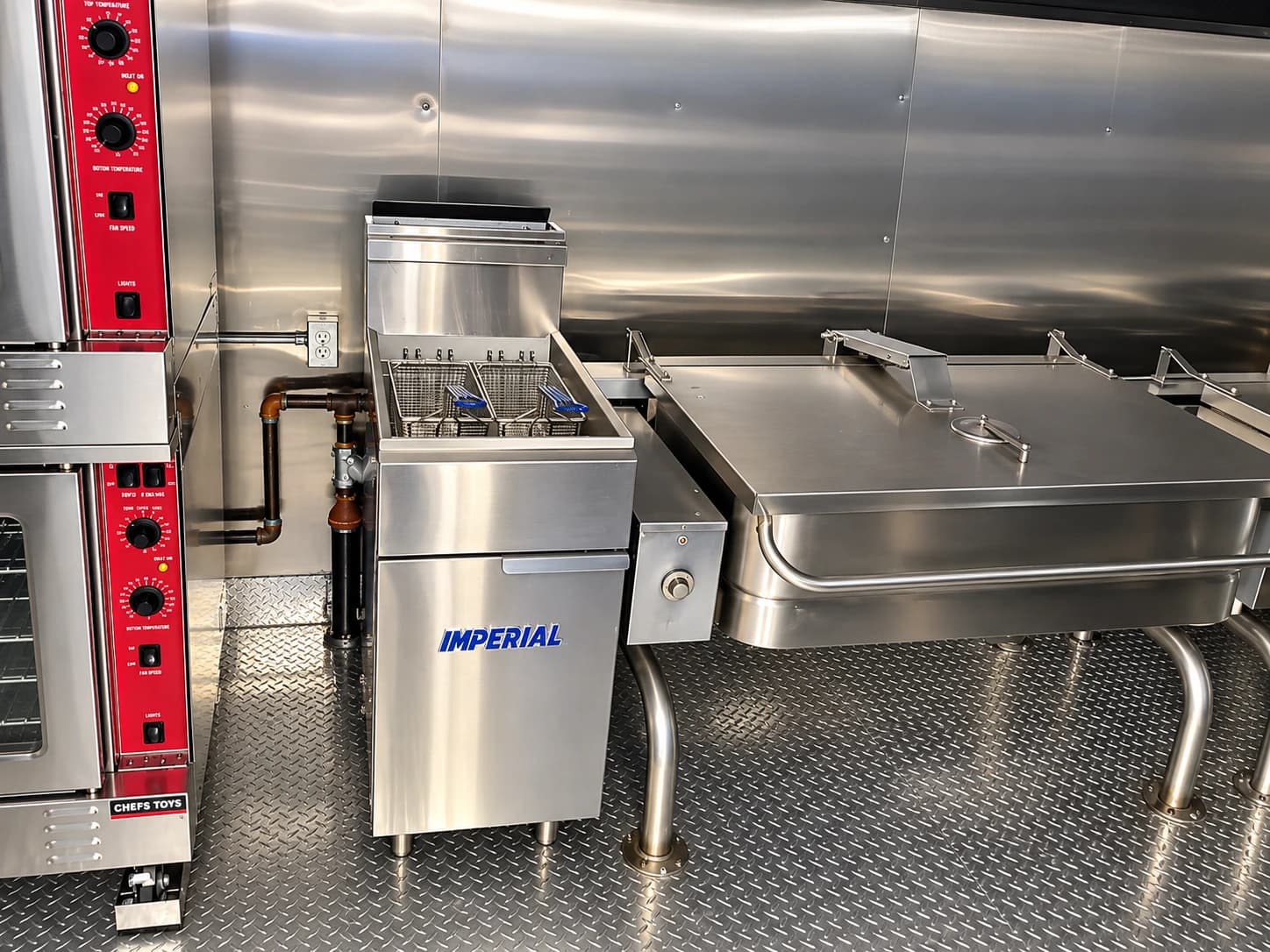 Temporary kitchen trailer deep fryer tilting skillet